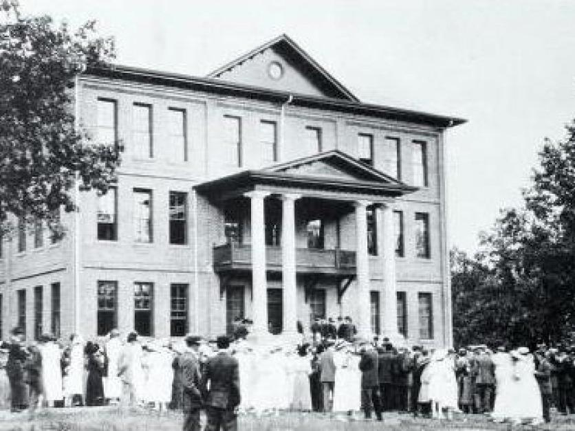 Black and white archive photo of a campus building from early 1900s